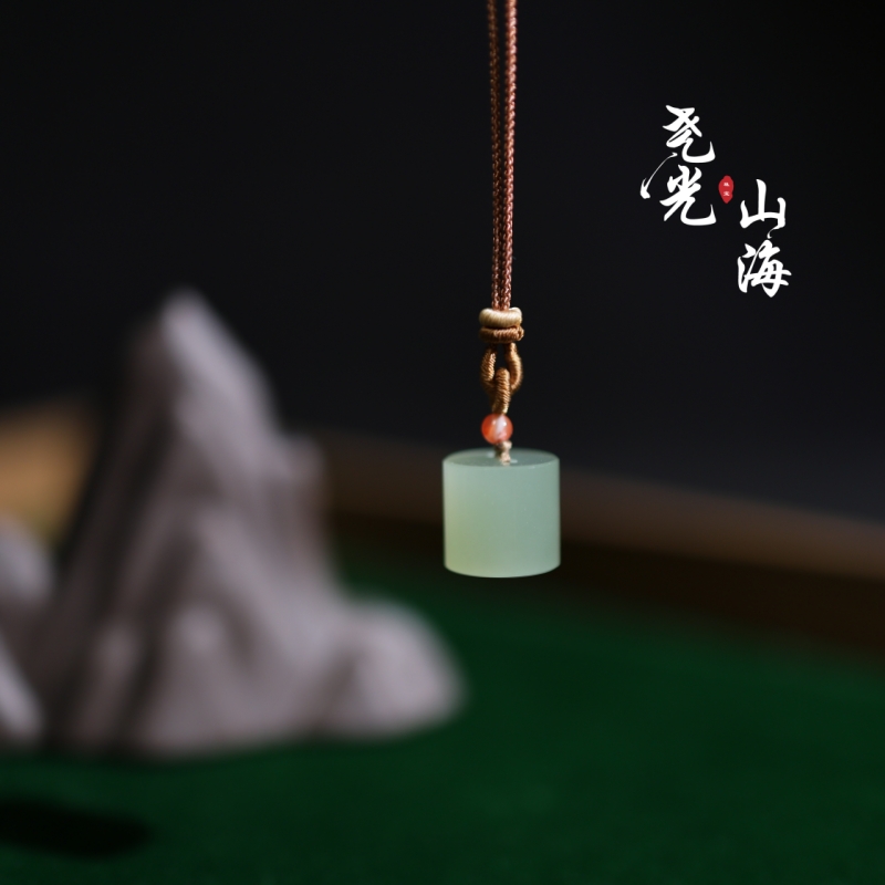 轻雨丨天然和田玉手工简约吊坠