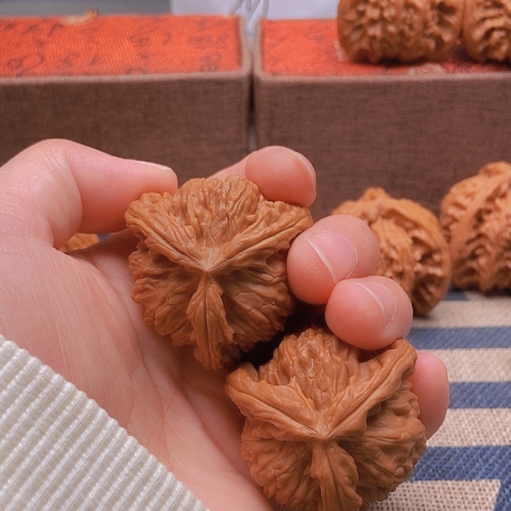 吊坠文玩核桃已*置三棱