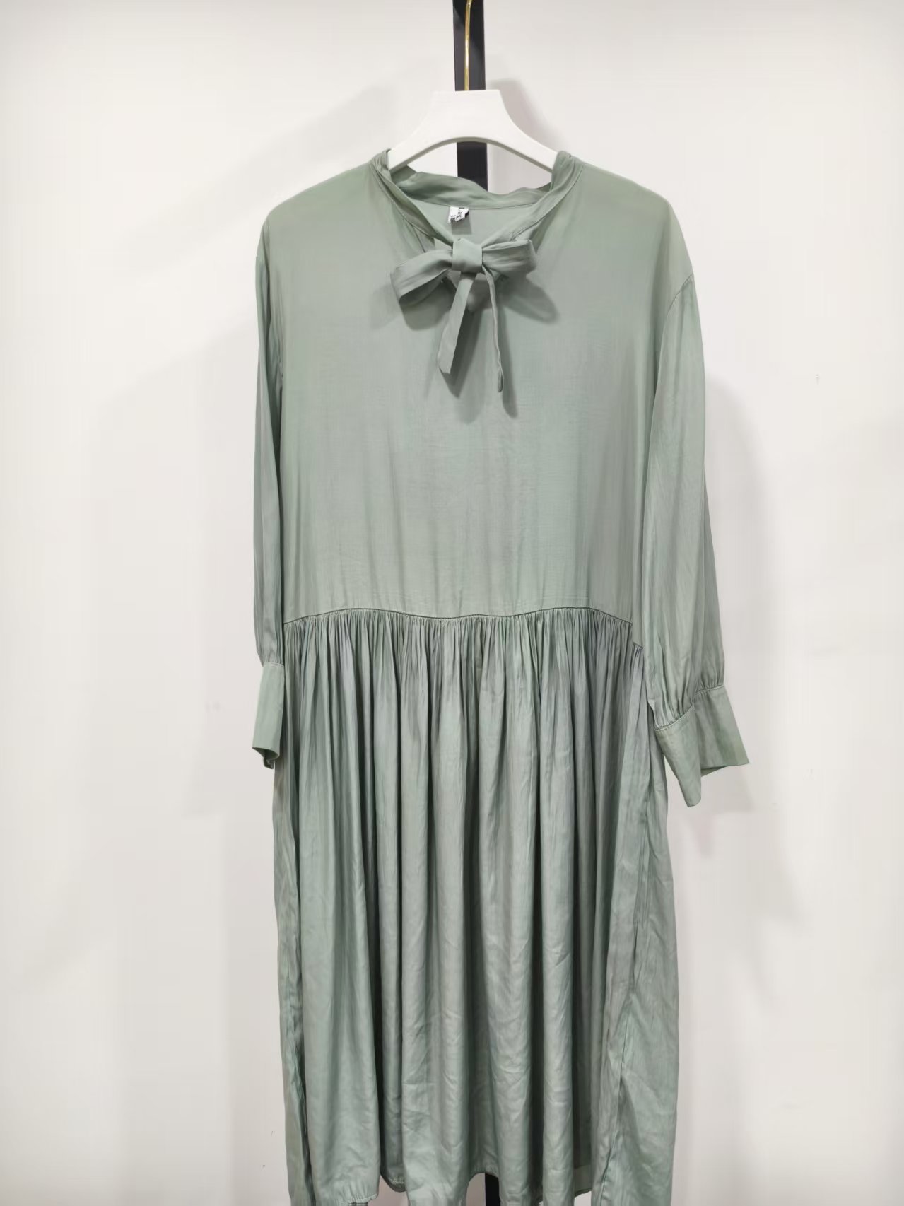 63 领口飘带百褶连衣裙 默认微瑕 无运费险