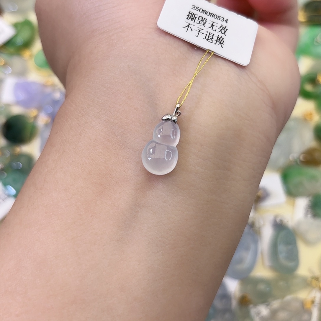 颈饰18K金镶嵌翡翠葫芦