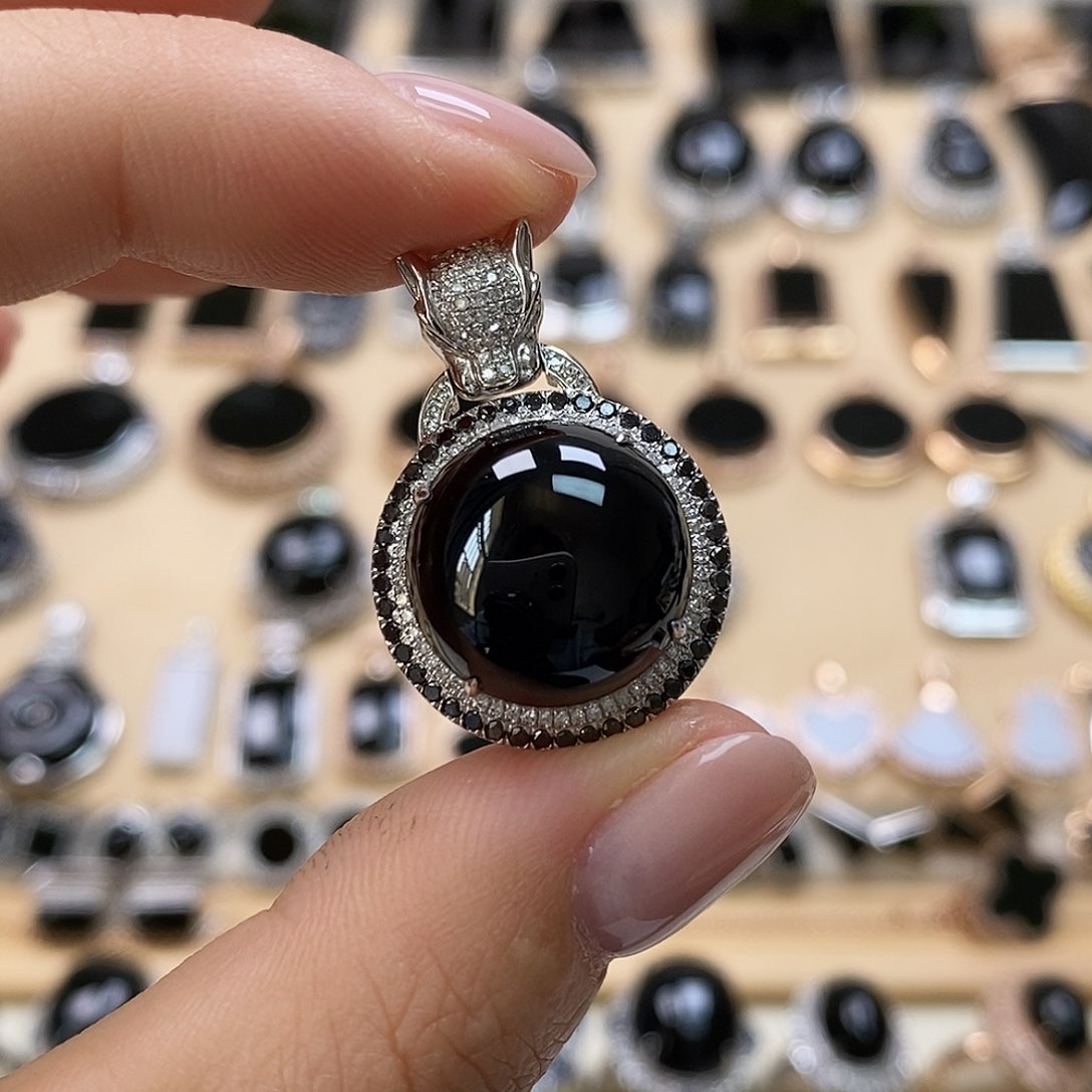 翡翠颈饰18K金镶嵌天然翡翠墨翠