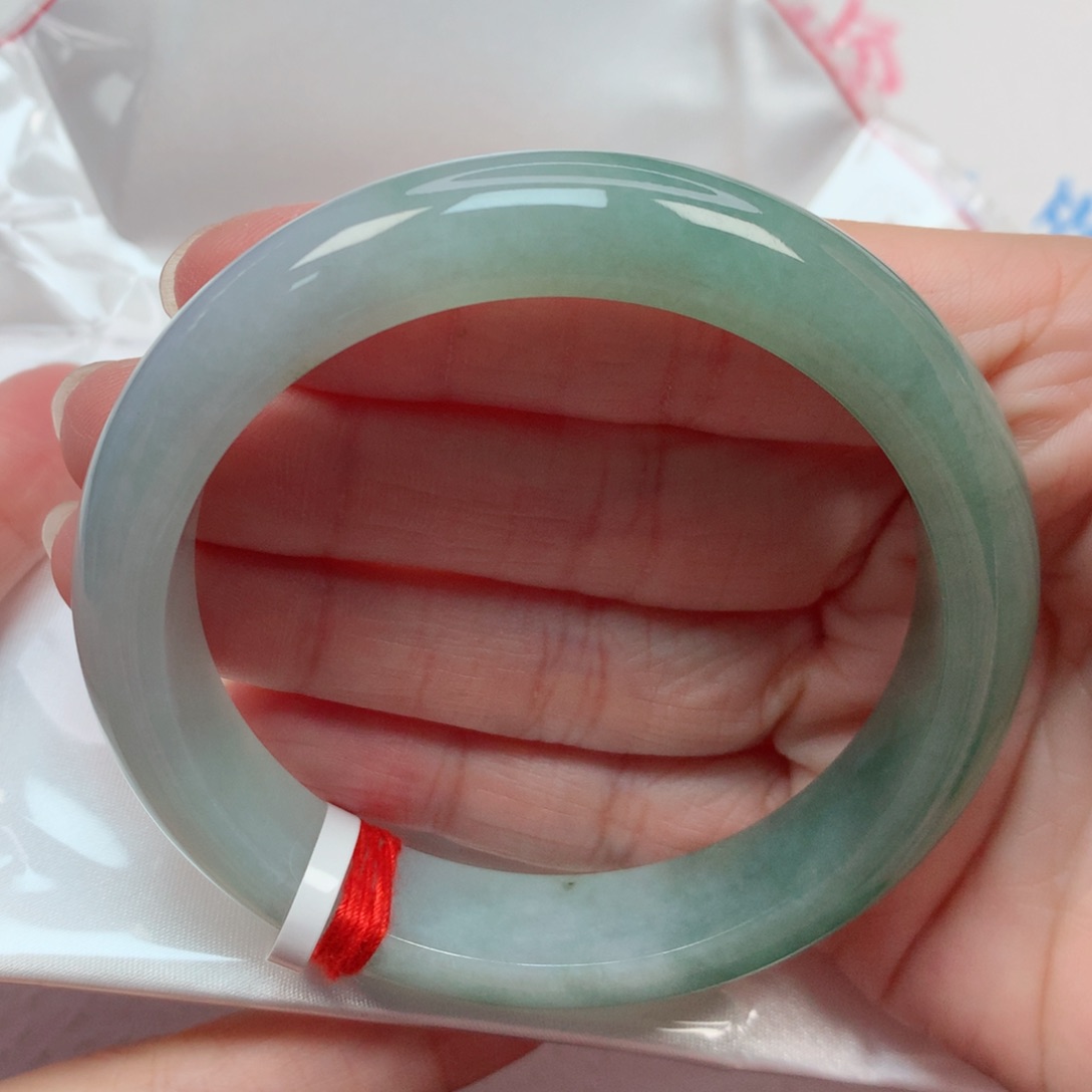 翡翠手镯未镶嵌59圈 半山水意境