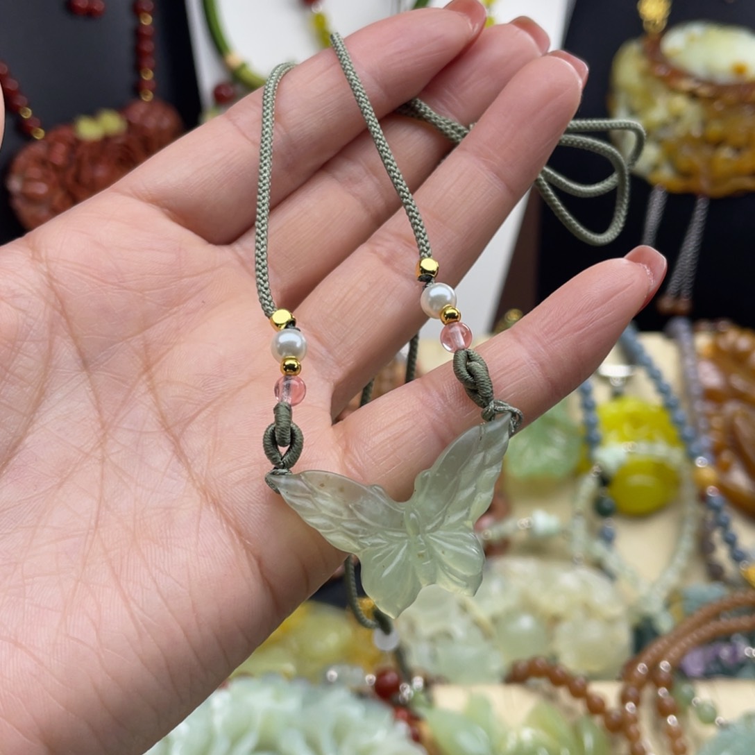 未镶嵌蛇纹石玉颈饰