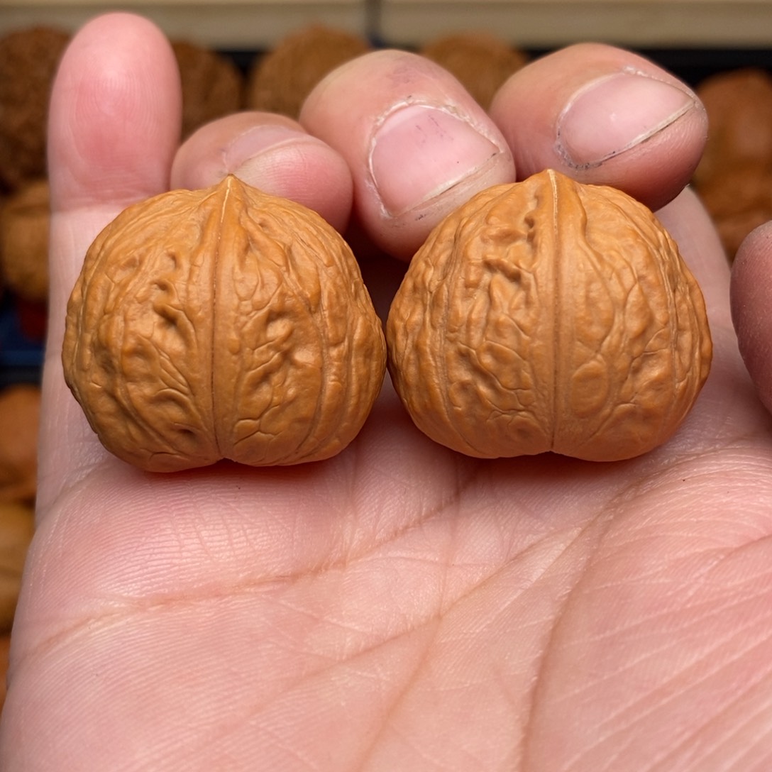 文玩核桃把件手捻水滴元宝