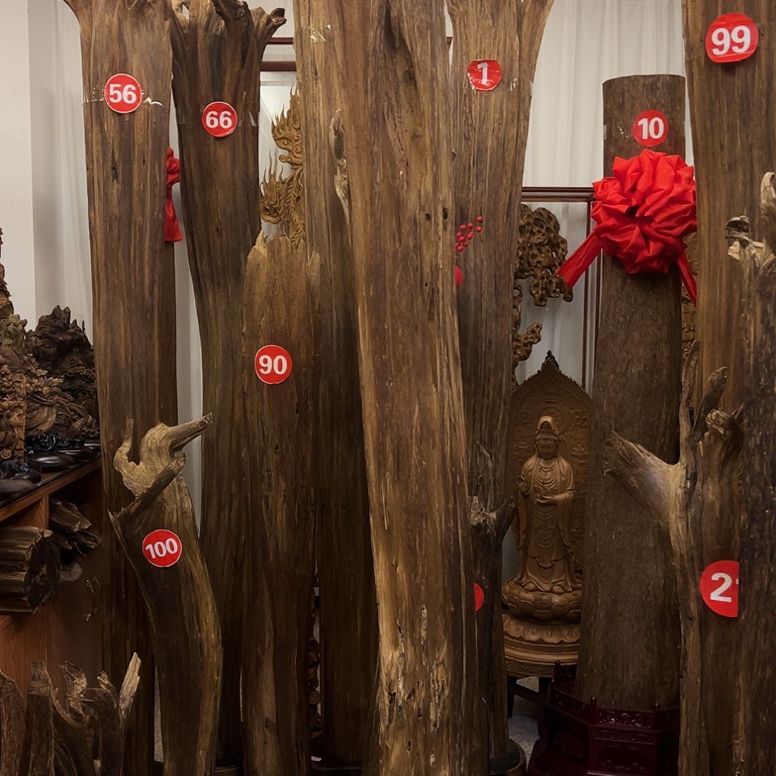 沉香摆件将*沉香摆件➕底座