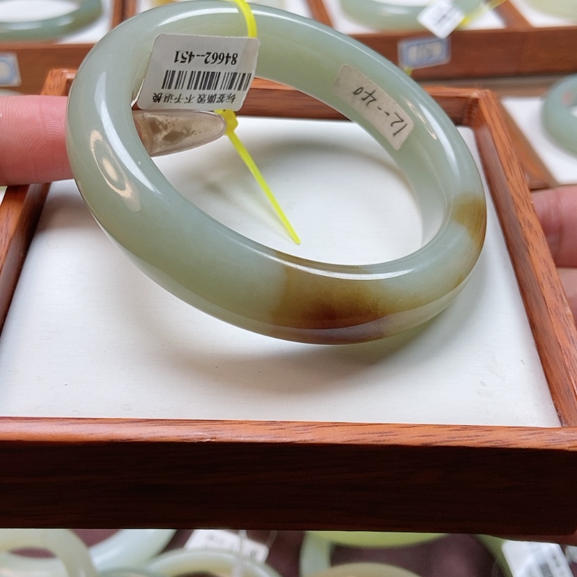 【闪购商品】和田玉手镯未镶嵌58