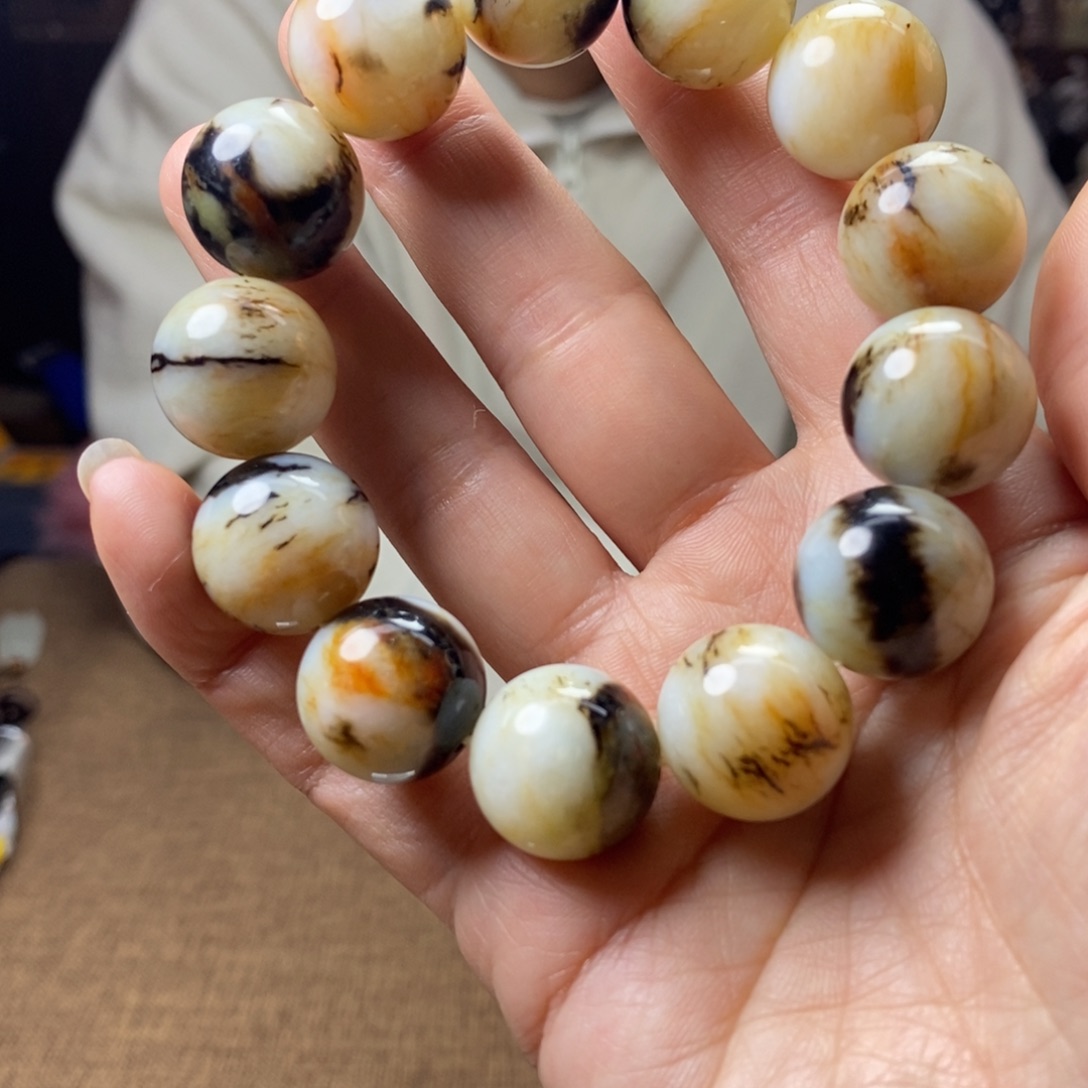 和田玉颈饰未镶嵌时****l