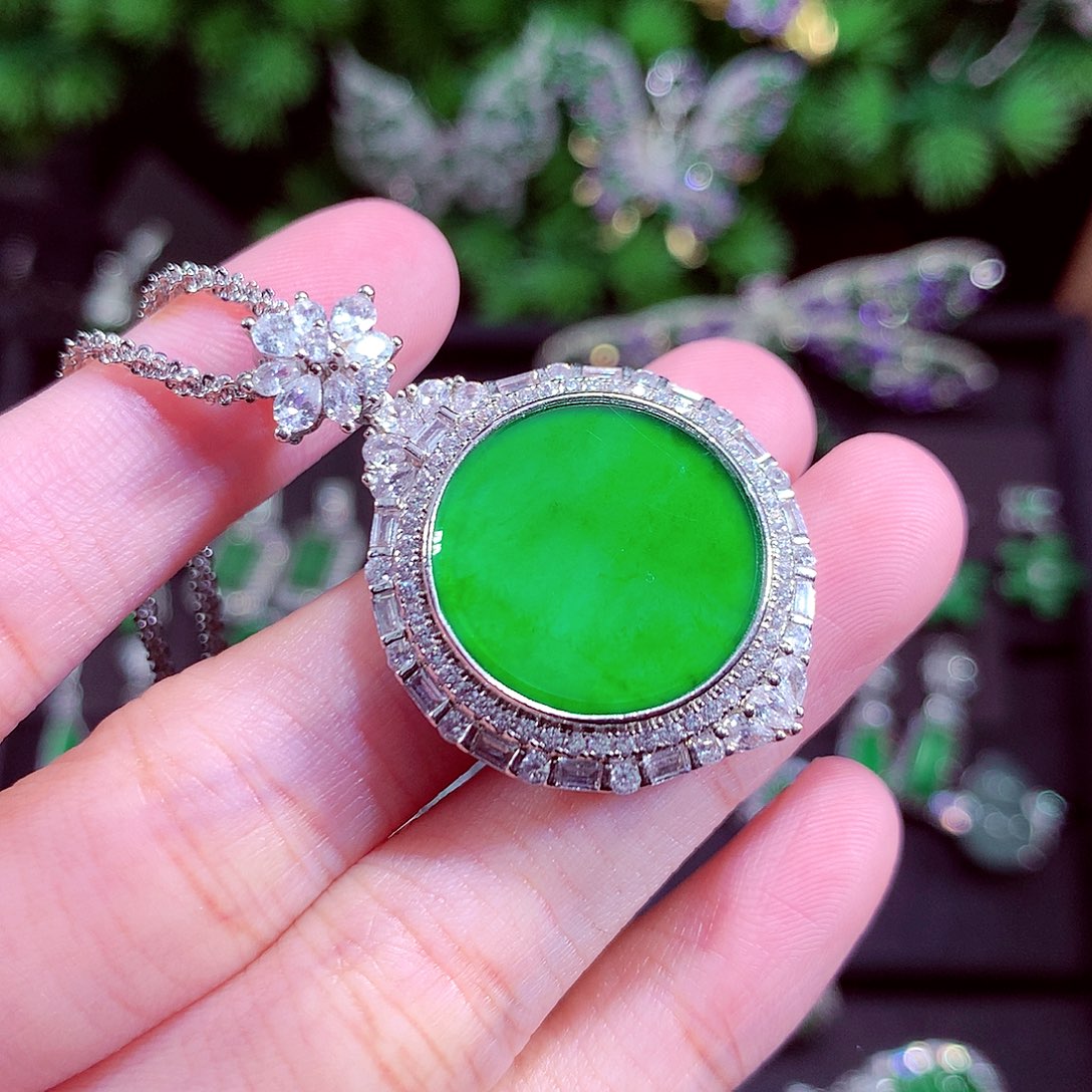 颈饰未镶嵌翡翠天然