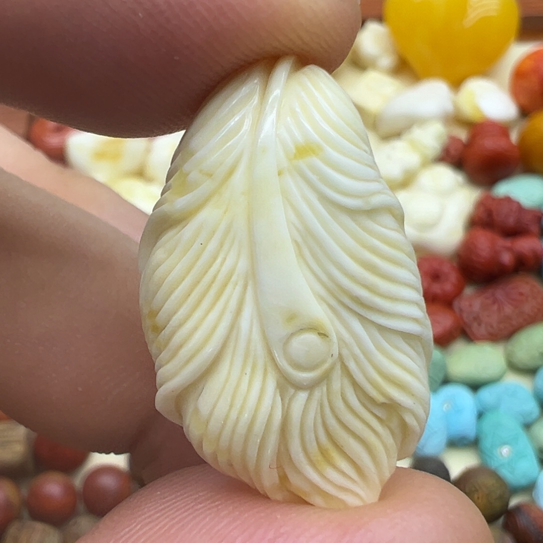 琥珀颈饰未镶嵌叶子