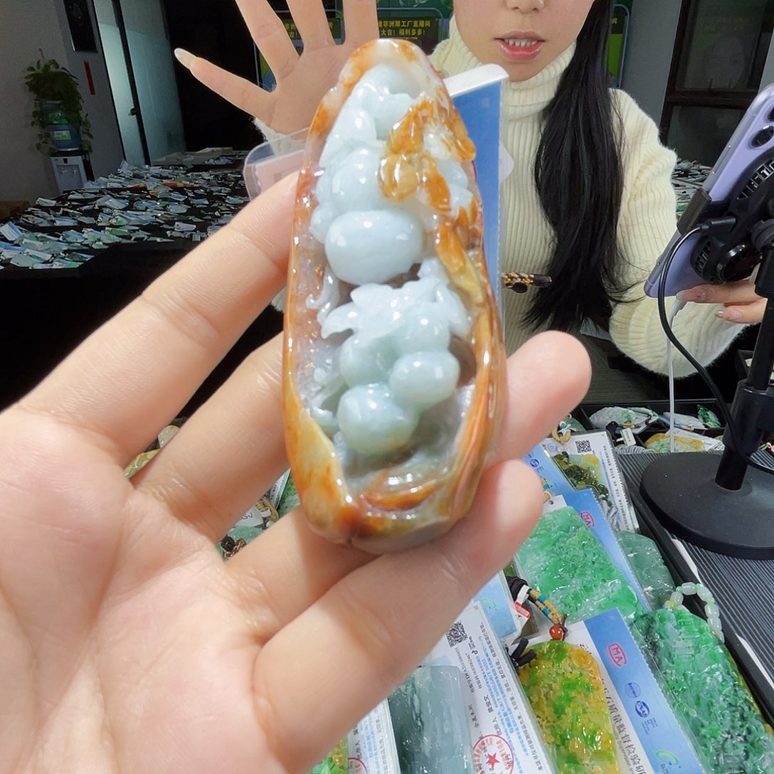 颈饰未镶嵌翡翠一