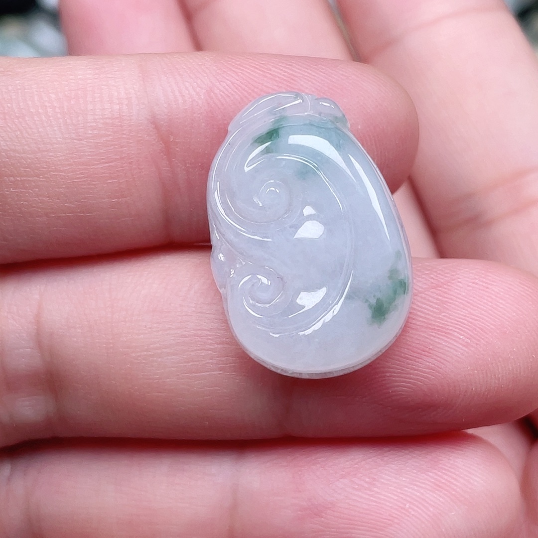 翡翠未镶嵌颈饰如意