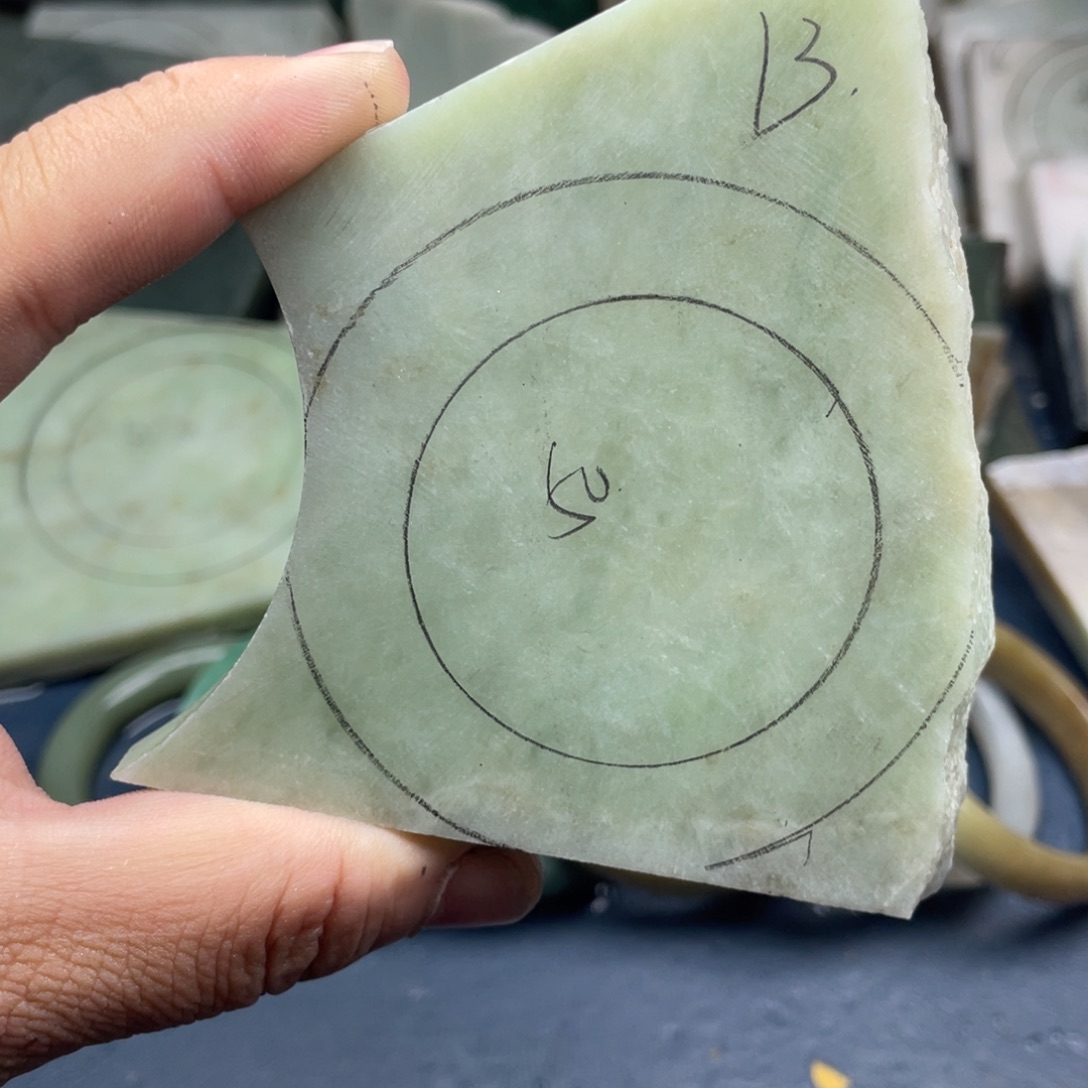 乐***。和田玉未镶嵌珠宝奇石