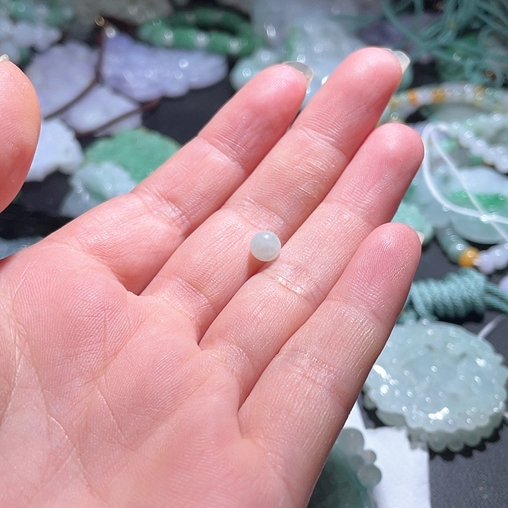 翡翠未镶嵌颈饰绿*薇天