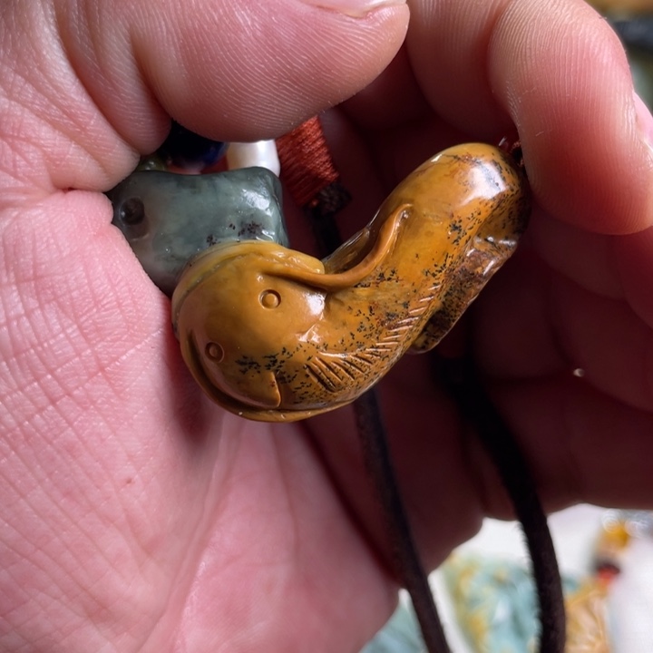 岫岩河磨玉（透闪石质玉）吊坠未镶嵌碧**天