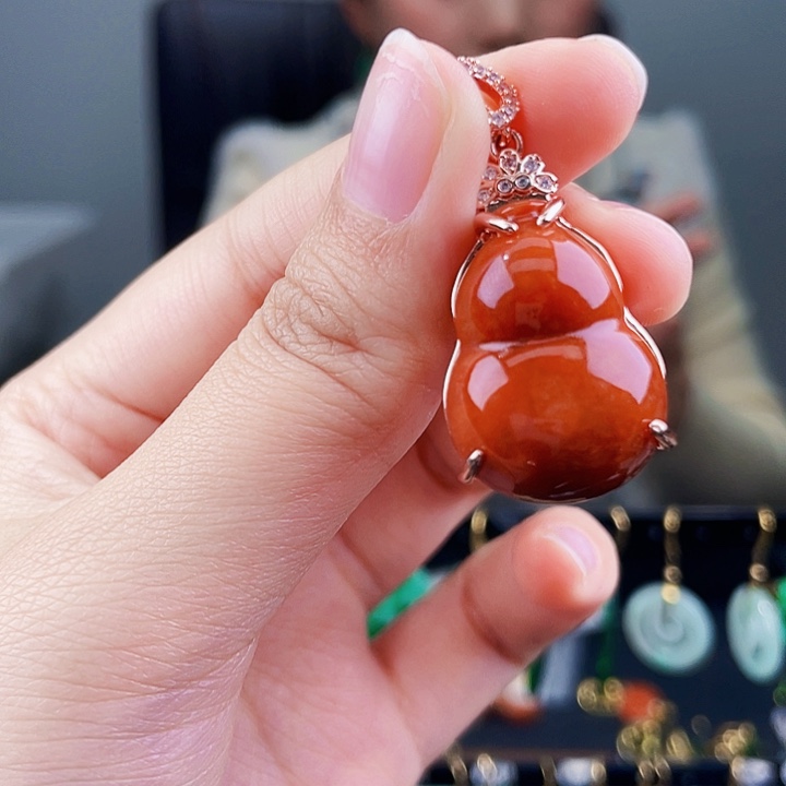 翡翠颈饰未镶嵌饰品