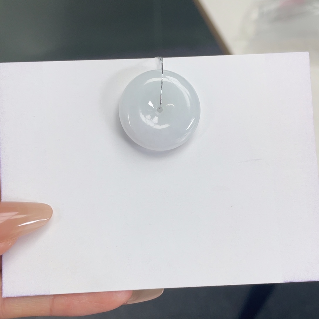 翡翠颈饰未镶嵌平安扣