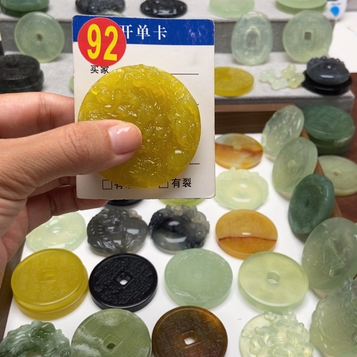 未镶嵌蛇纹石玉颈饰水**?