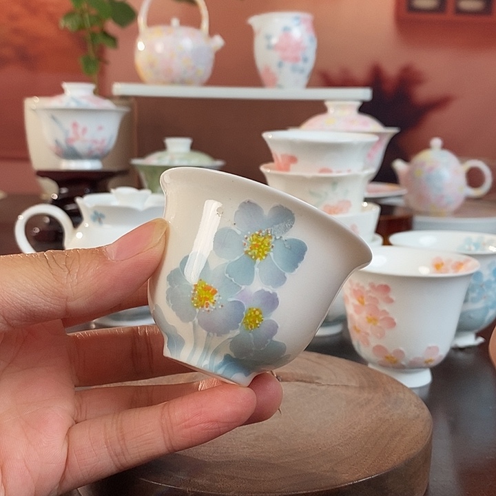 绿绒蒿釉下品茗杯