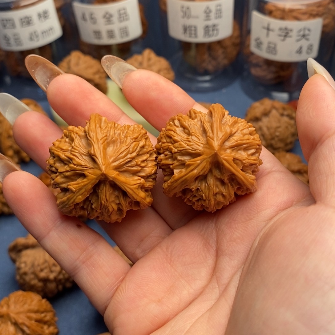 文玩核桃把件白**啦三棱052