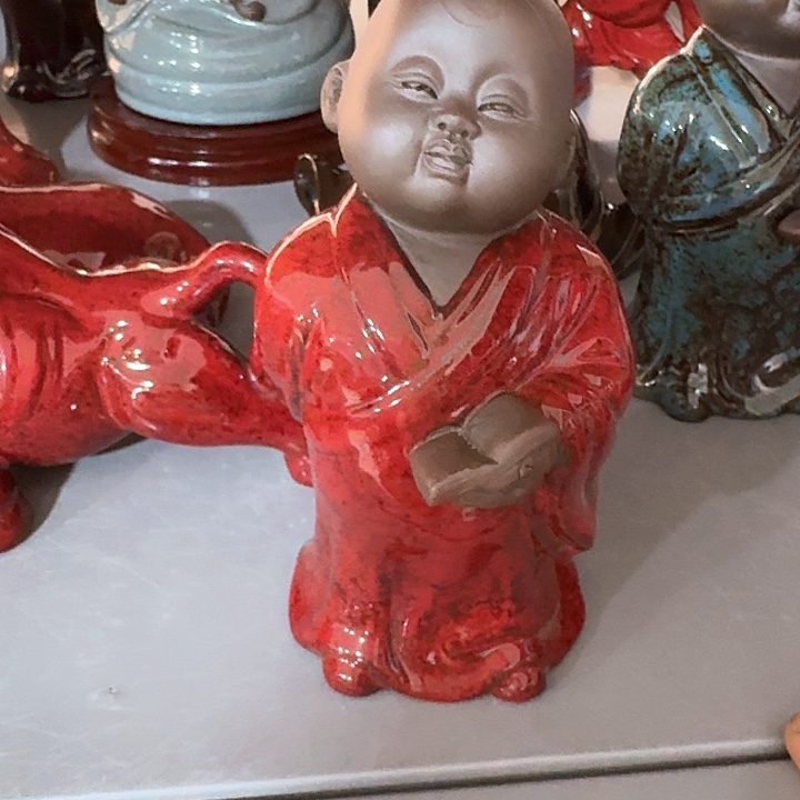 主人杯一个，瓷。。品茗