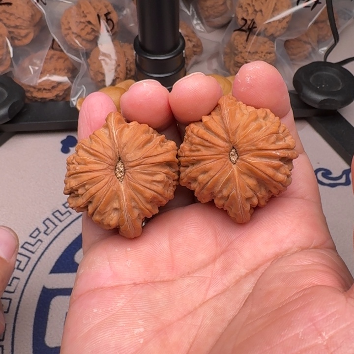 把件桃核山地磨盘43尺25