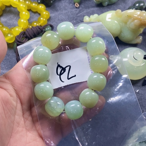 未镶嵌蛇纹石玉手链