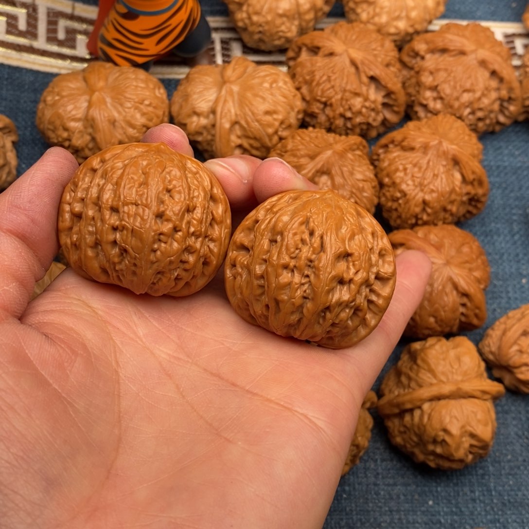 文玩核桃把件小*哥40铁锤