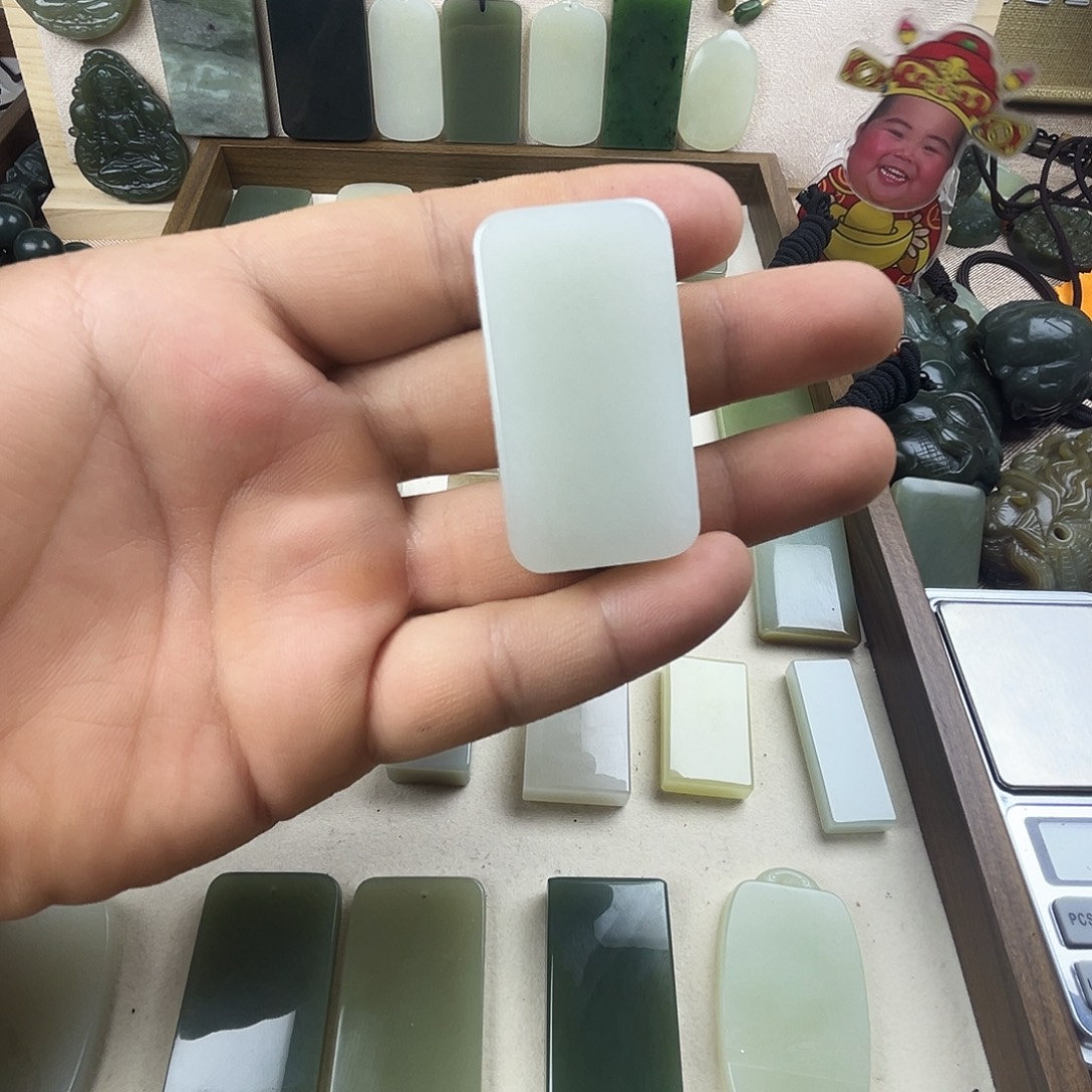 .***℃和田玉未镶嵌颈饰