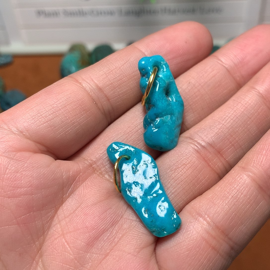 阳***酷绿松石未镶嵌珠宝奇石