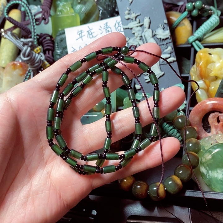 蛇纹石玉颈饰未镶嵌