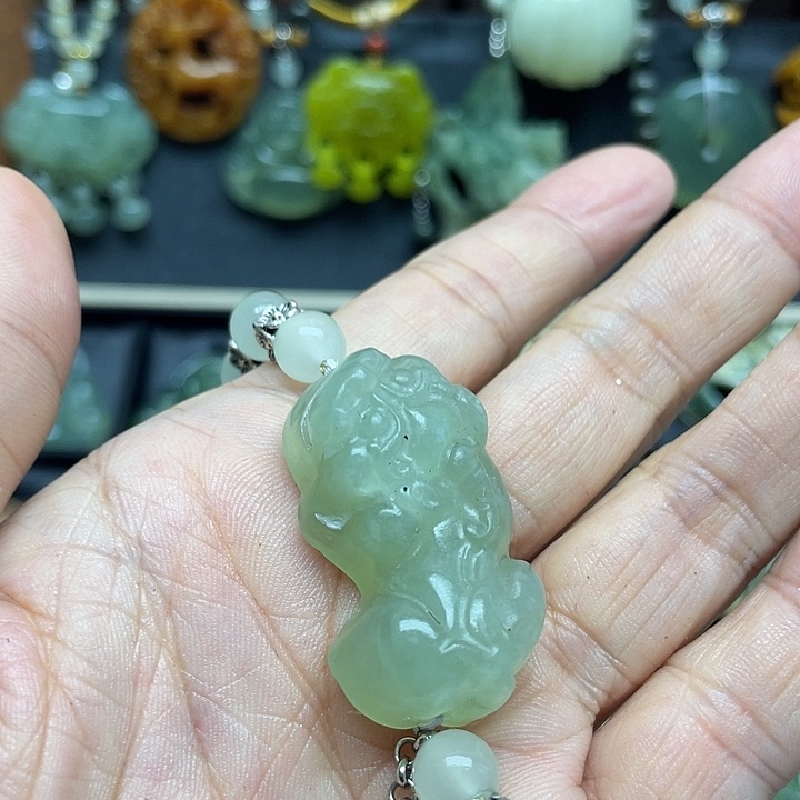 蛇纹石玉未镶嵌颈饰