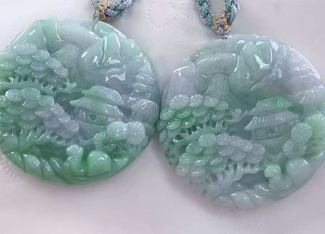 天然翡翠A货山水牌（多样性发货发一个）宽51-55厚10-12送绳