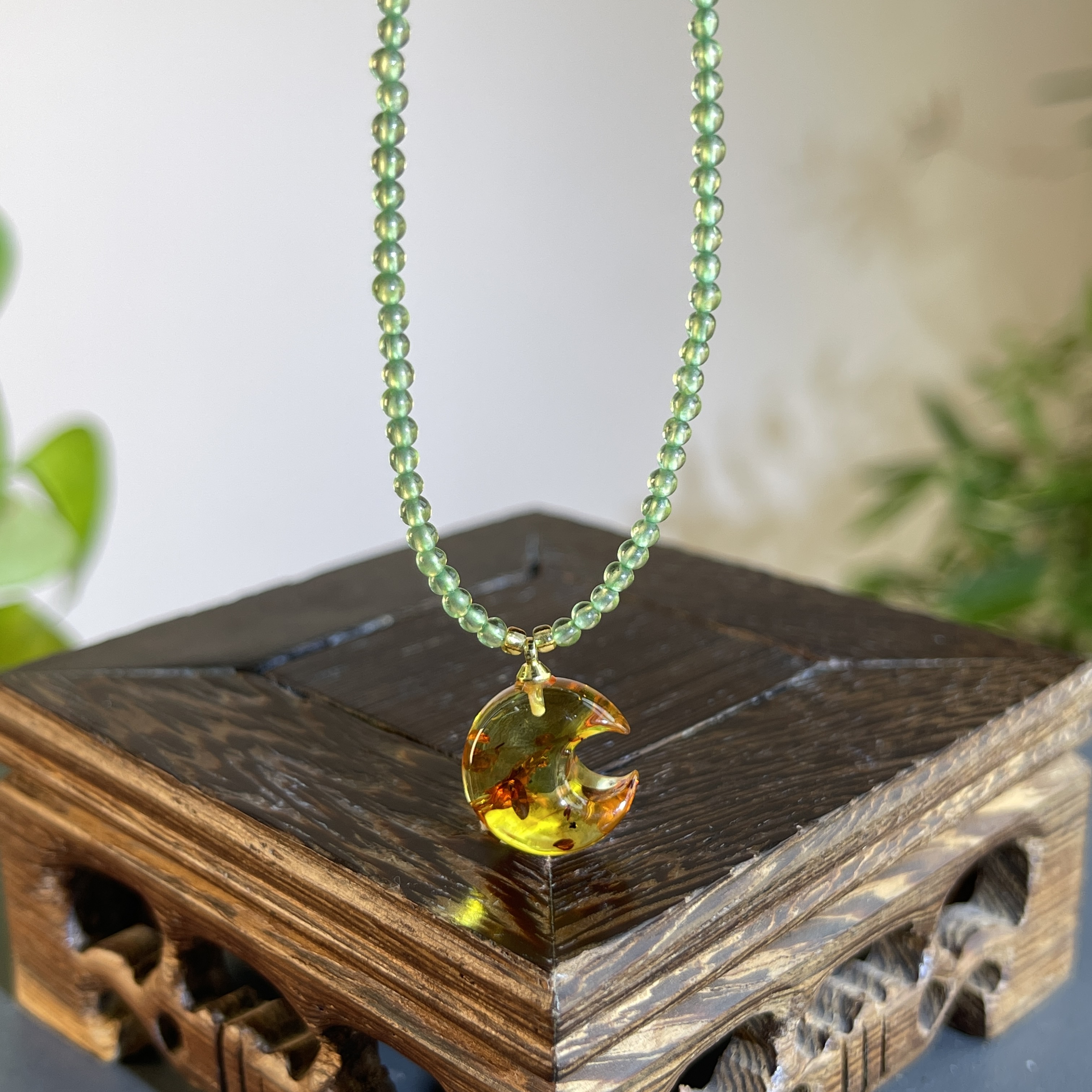 JTB01-04 琥珀-月牙吊坠