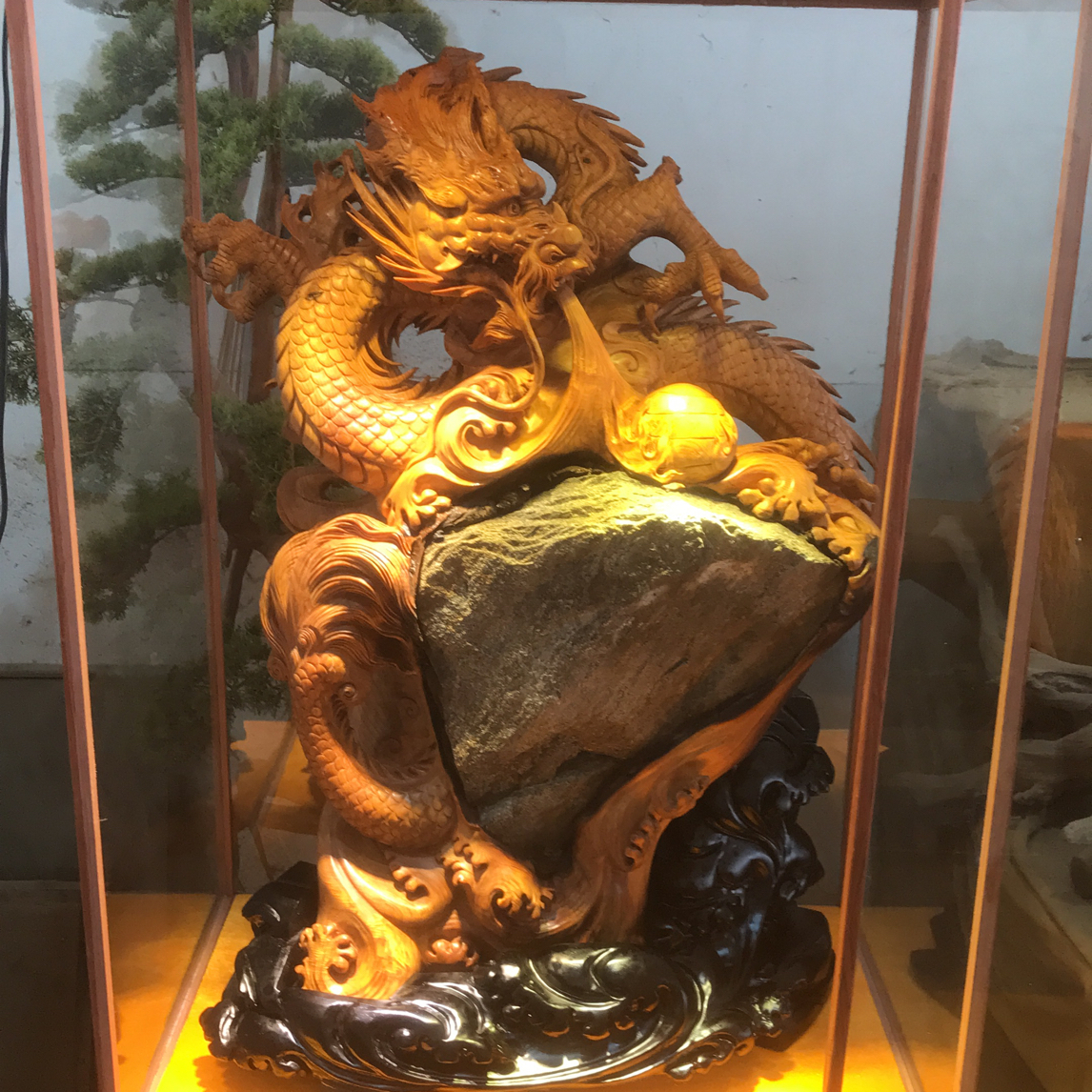 木雕小物件精品抱石龙雕刻精雕龙腾盛世送礼佳品