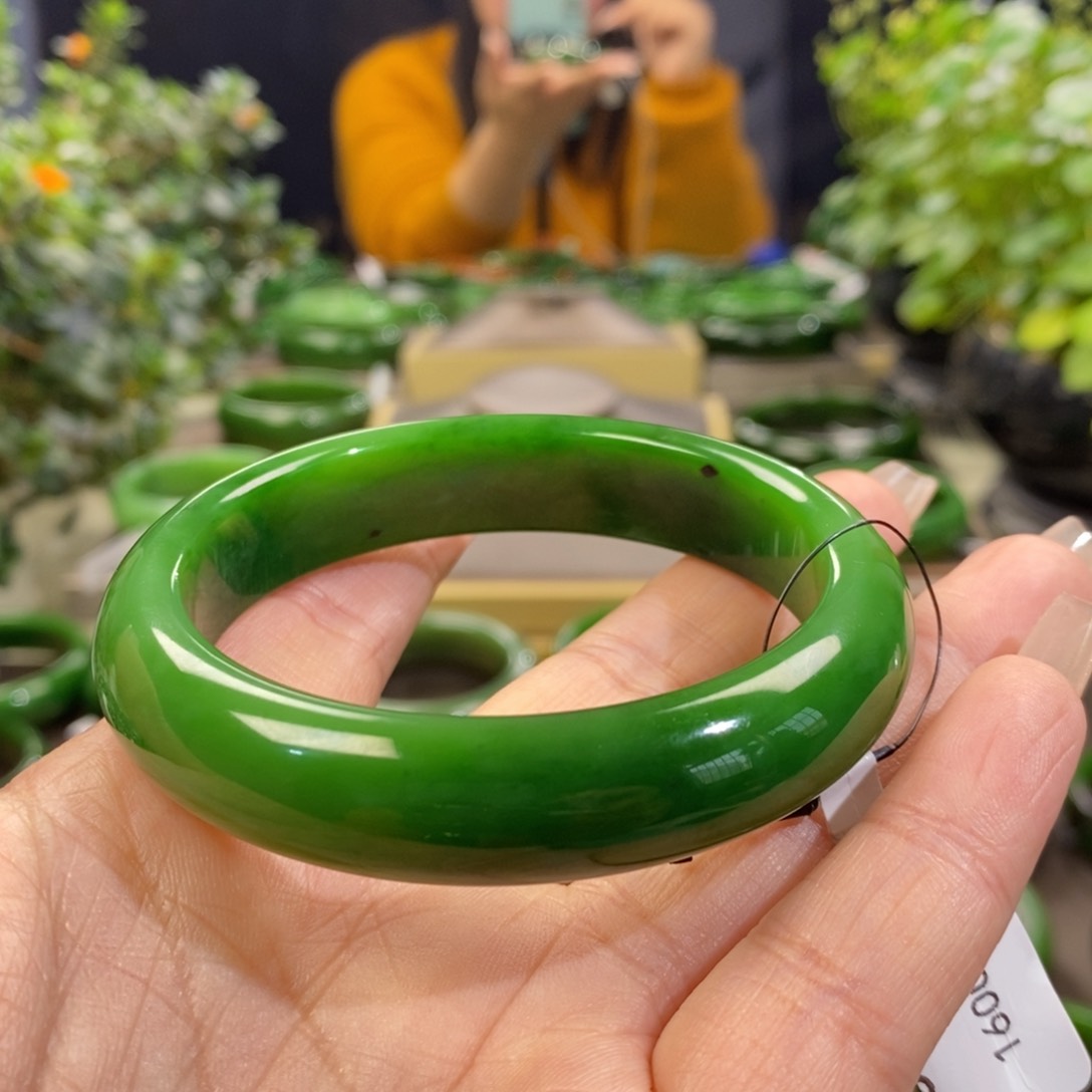 和田玉（碧玉）手镯未镶嵌