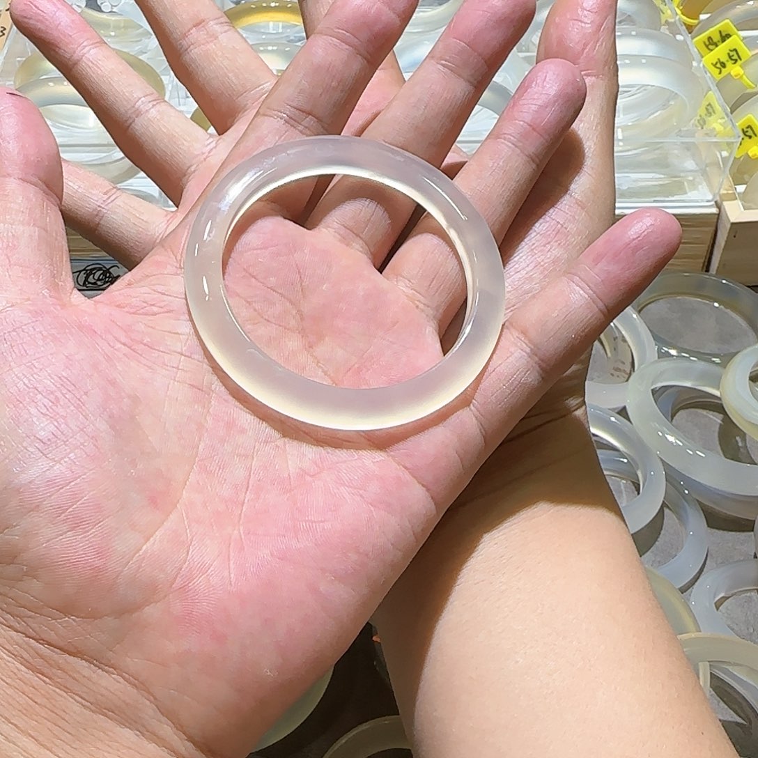 玛瑙/玉髓手镯未镶嵌等**?