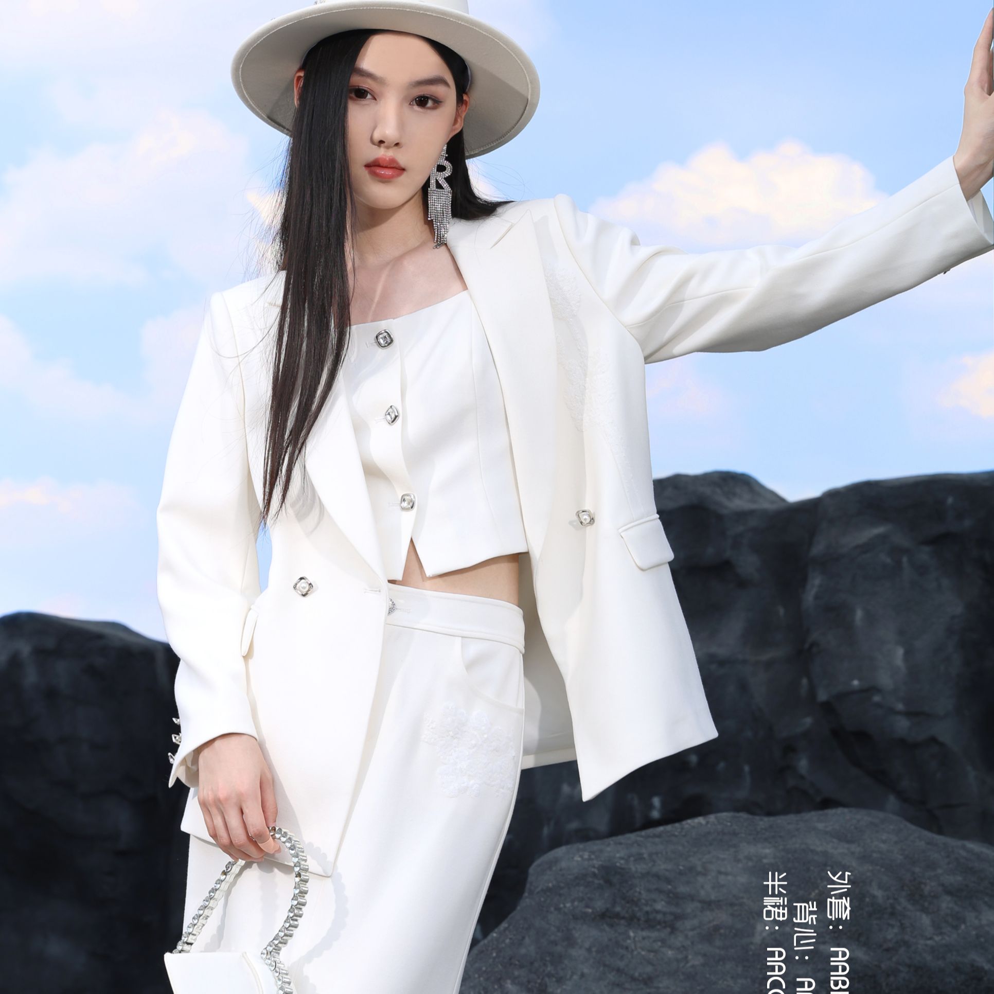 BAISI/百丝AABH412113W1白色外套气质时尚职业轻奢法式