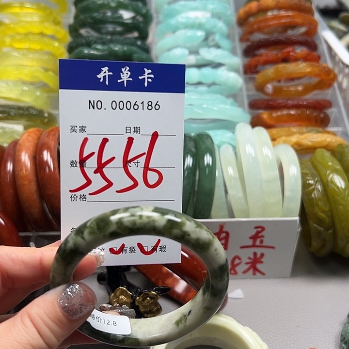 吃***吗蛇纹石玉未镶嵌手镯