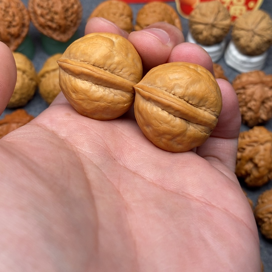 文玩核桃把件海豚