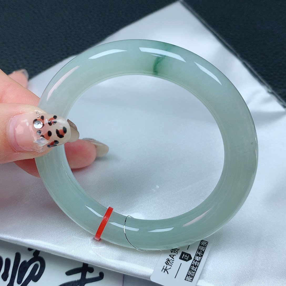 翡翠手镯未镶嵌53圈