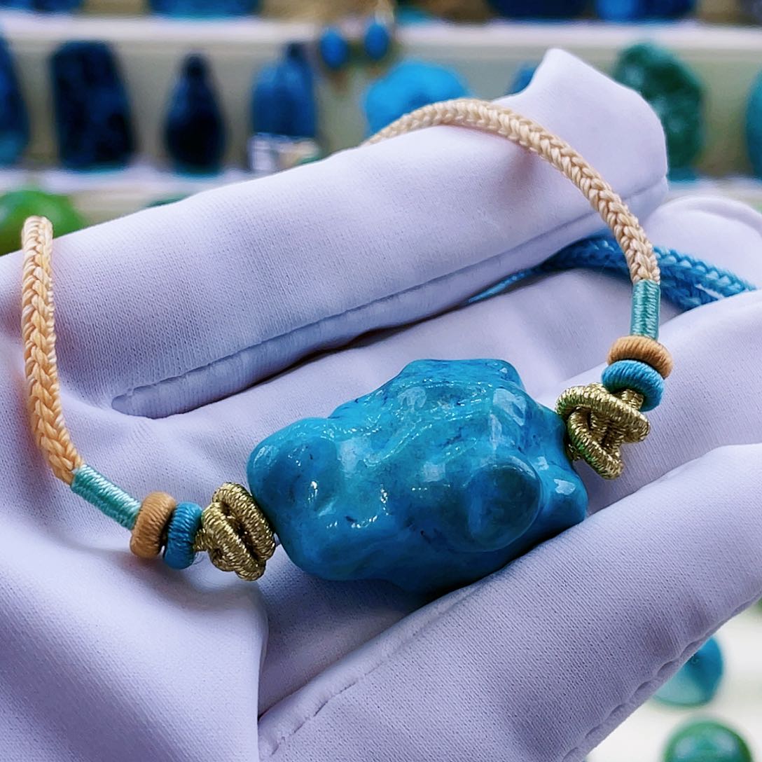 绿松石颈饰未镶嵌