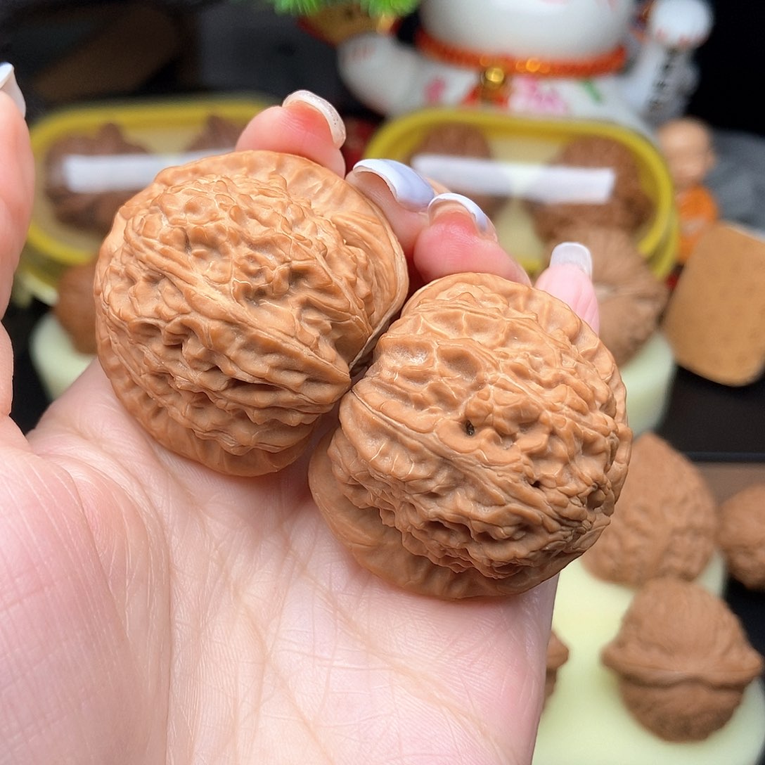 文玩核桃吊坠40.5白狮子