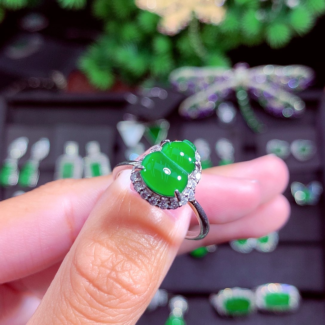 颈饰未镶嵌翡翠天然