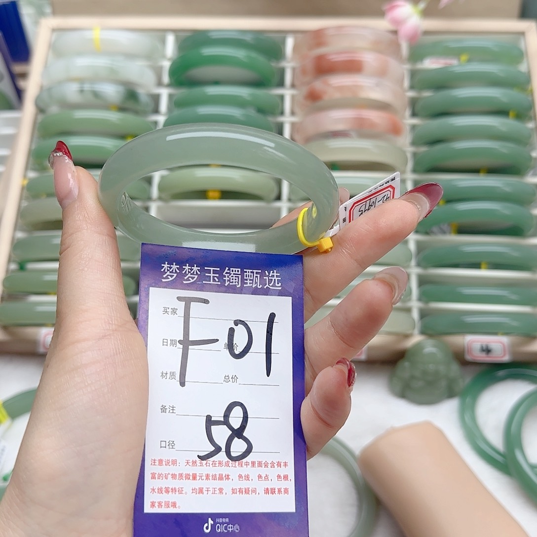 石英质玉手镯未镶嵌熊***姐
