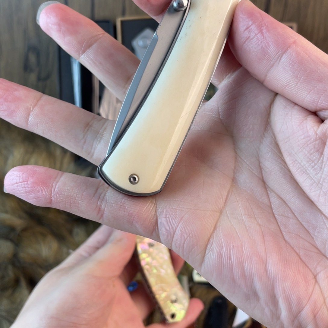 出****?大马士革多功能工具