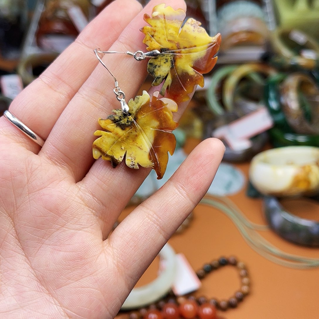 蛇纹石玉颈饰未镶嵌