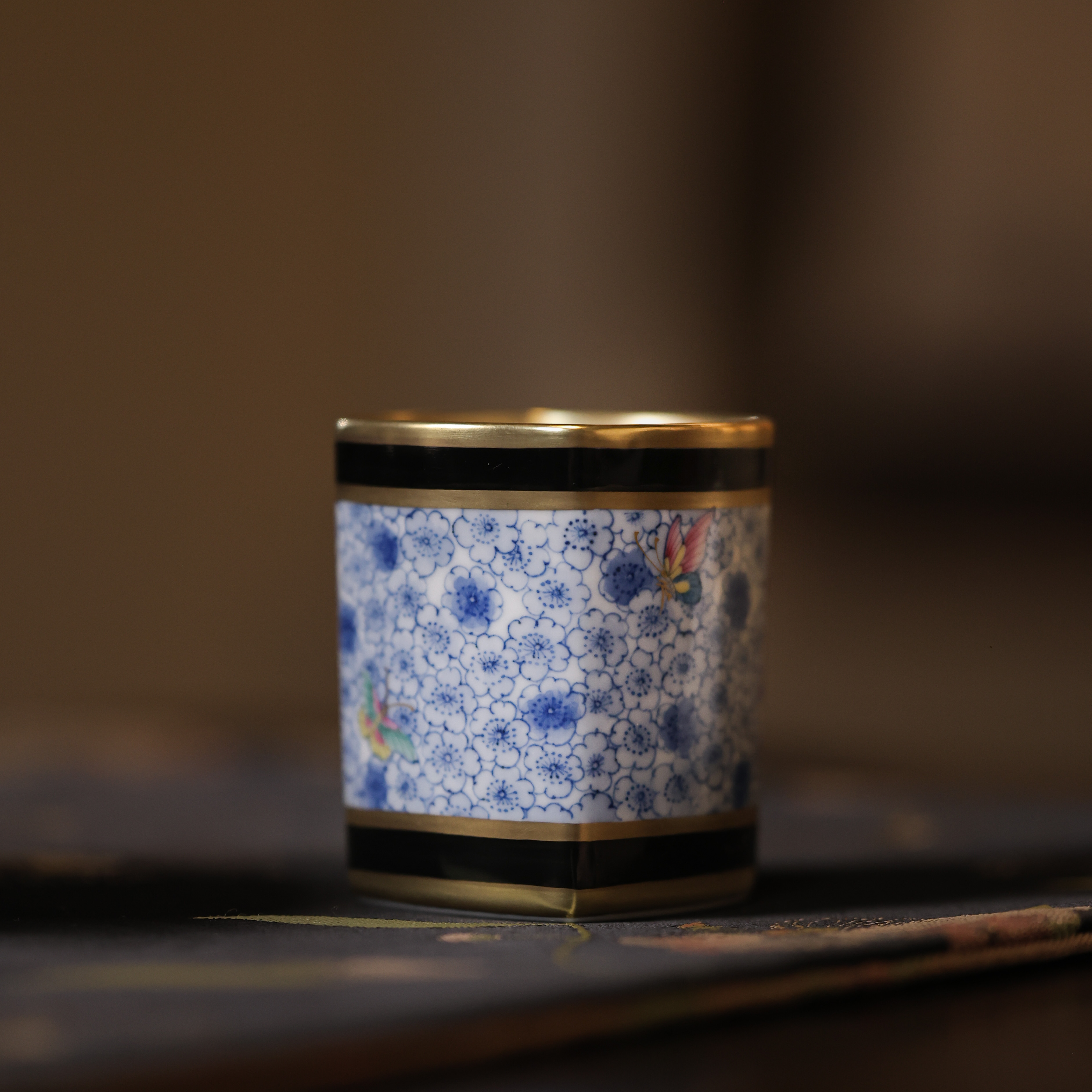 【小田甄陶】玄黑梅花四方杯（华隐S1354）