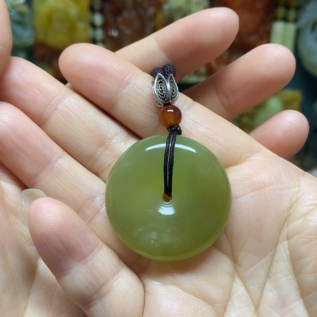 岫玉未镶嵌吊坠(赠链)