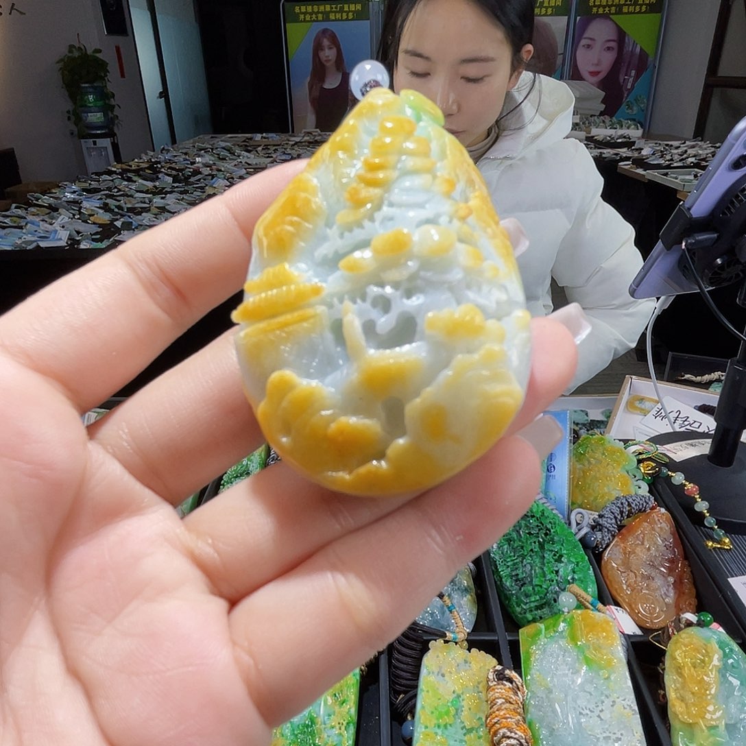 颈饰未镶嵌翡翠一
