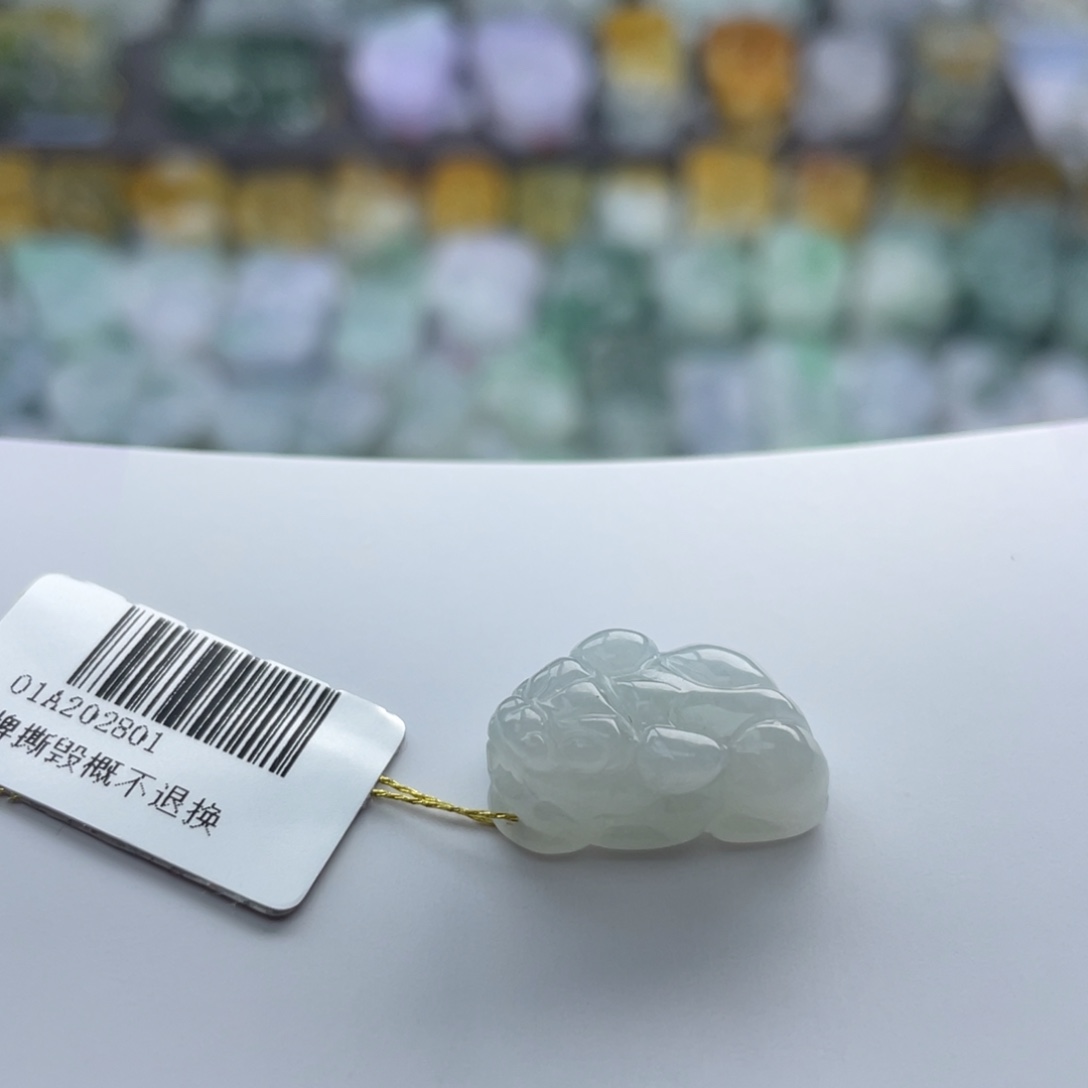 翡翠未镶嵌颈饰貔貅